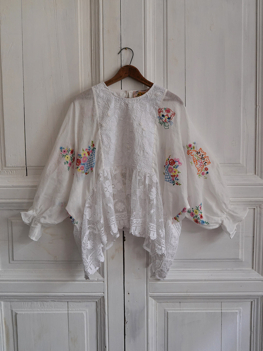 Unlogical Poem Cat Flower Embroidered Patchwork Lace Blouse