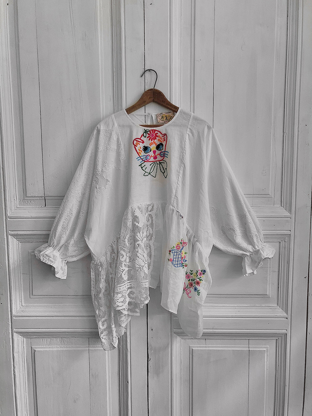 Unlogical Poem Cat Embroidery Patchwork Cotton Lace Blouse