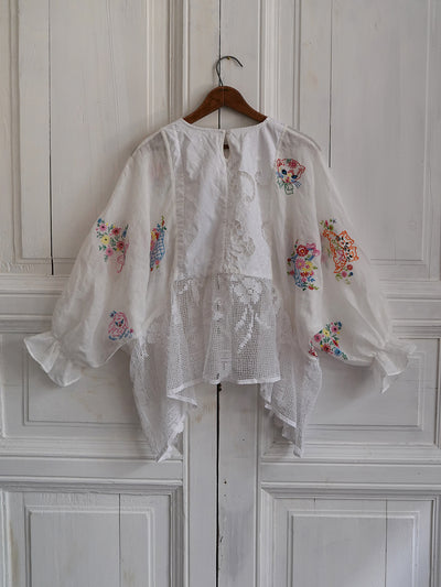 Unlogical Poem Cat Flower Embroidered Patchwork Lace Blouse