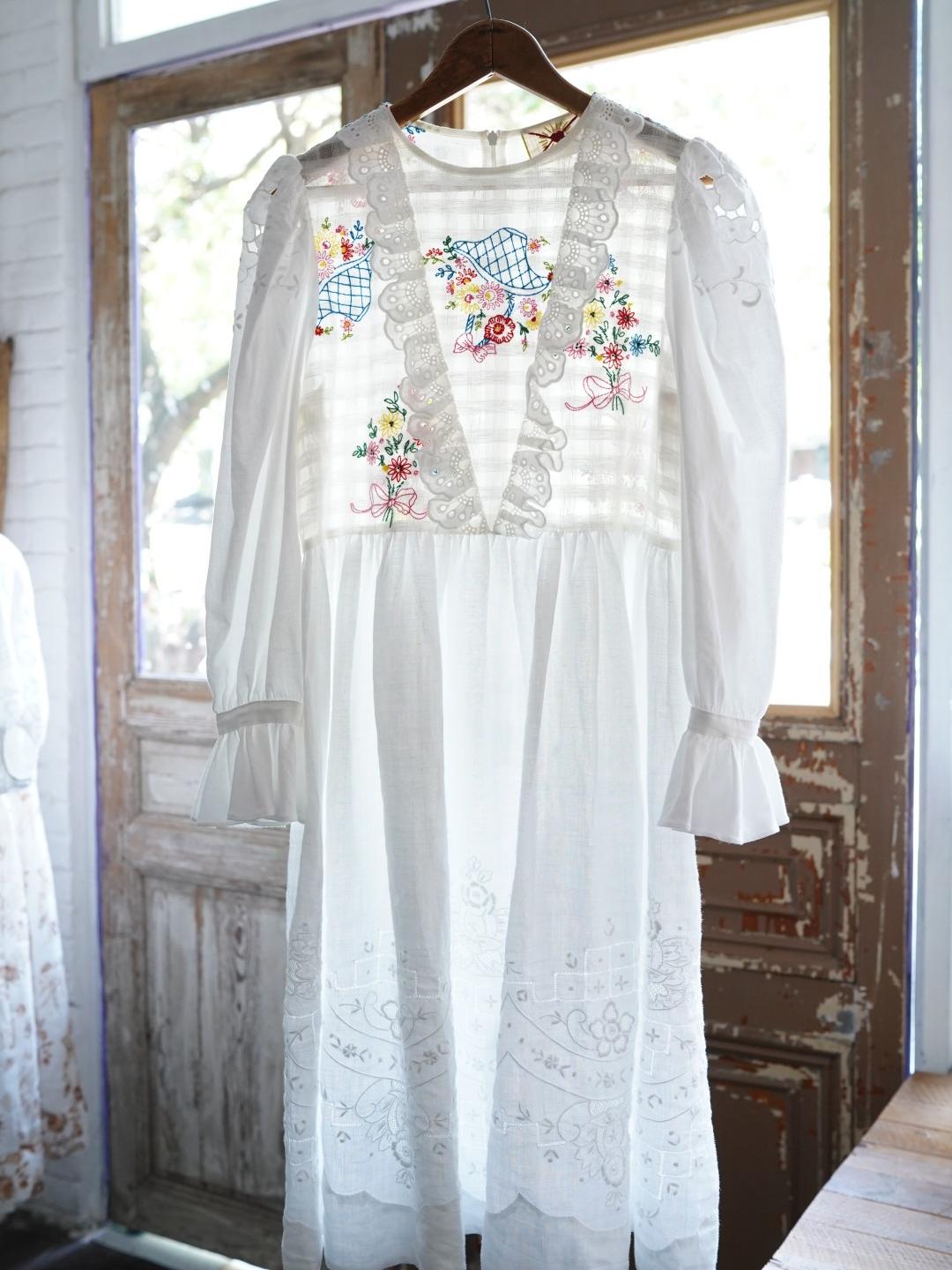 Unlogical Poem Puff Sleeve Embroidered Dress