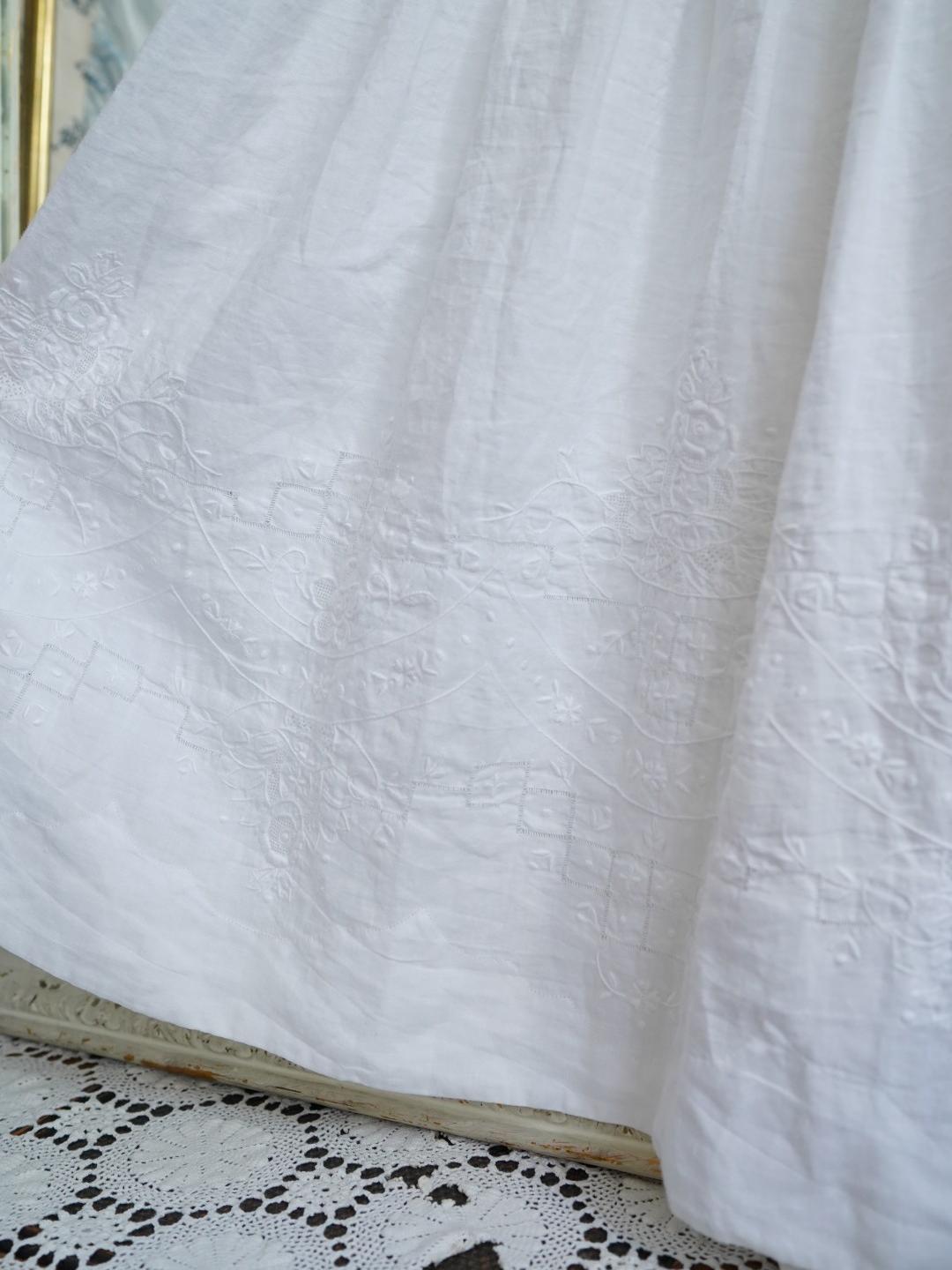 Unlogical Poem Puff Sleeve Embroidered Dress