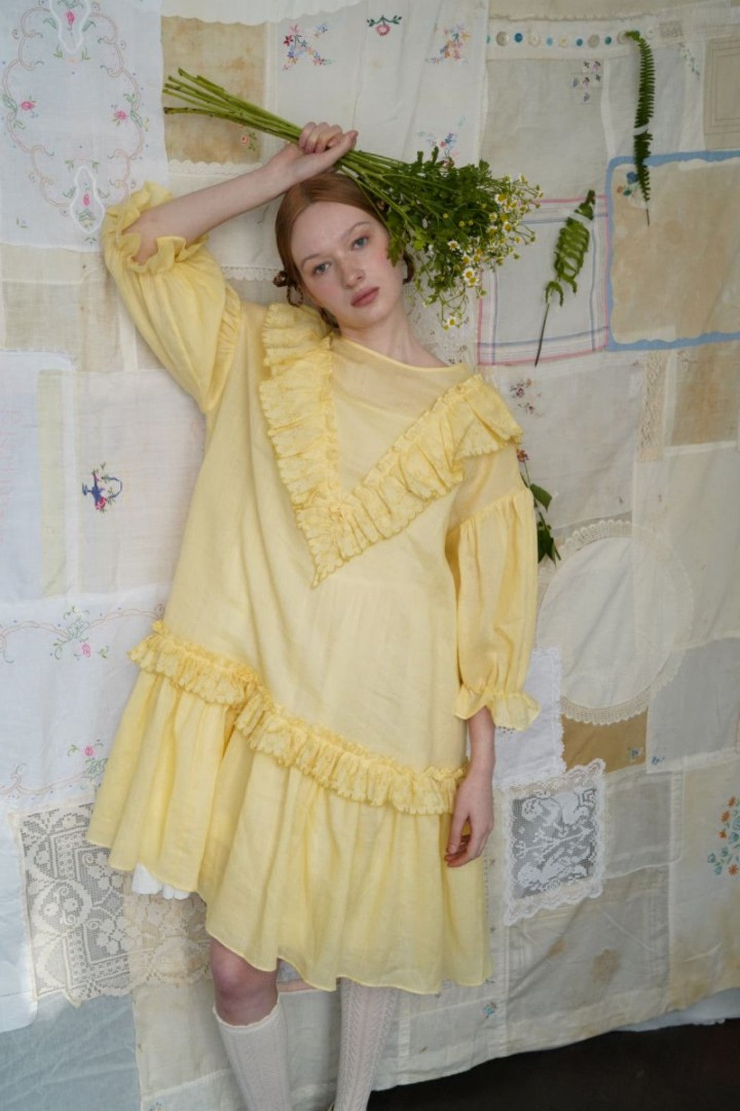 Unlogical Poem V-neck Ruffled Silhouette Embroidered Dress