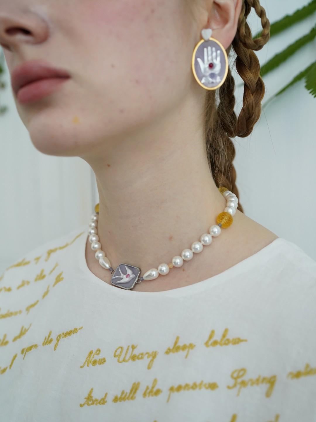 Unlogical Poem Vintage Style Contrasting Colors Natural Shell Necklace