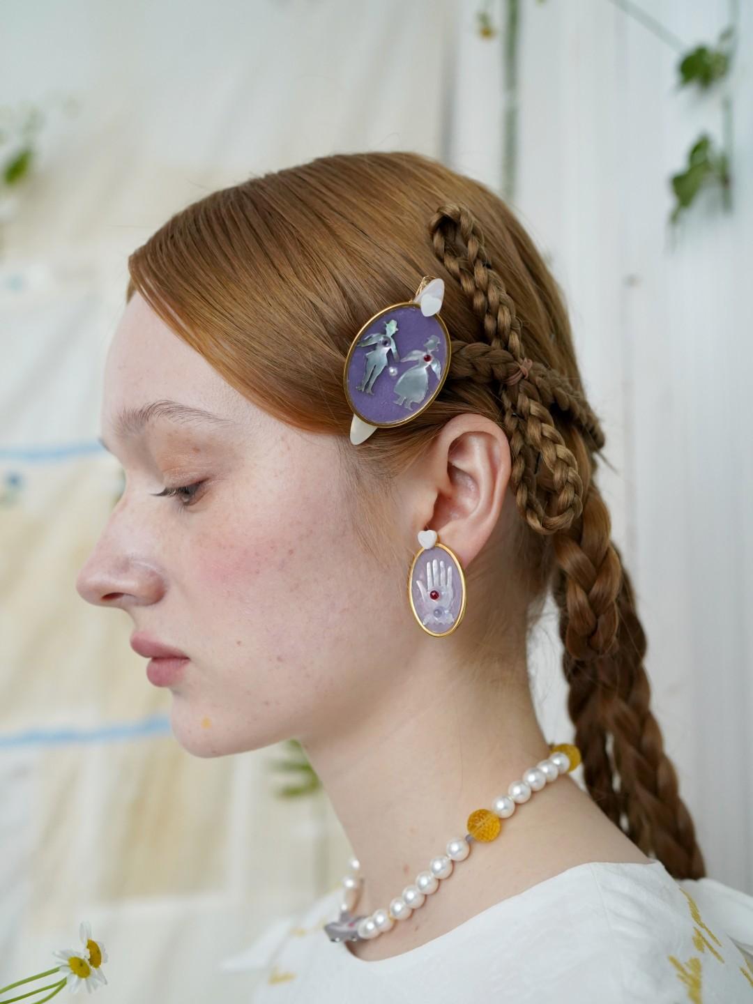 Unlogical Poem Hand/Bird  Oval Natural Shell Handmade Ear-clips