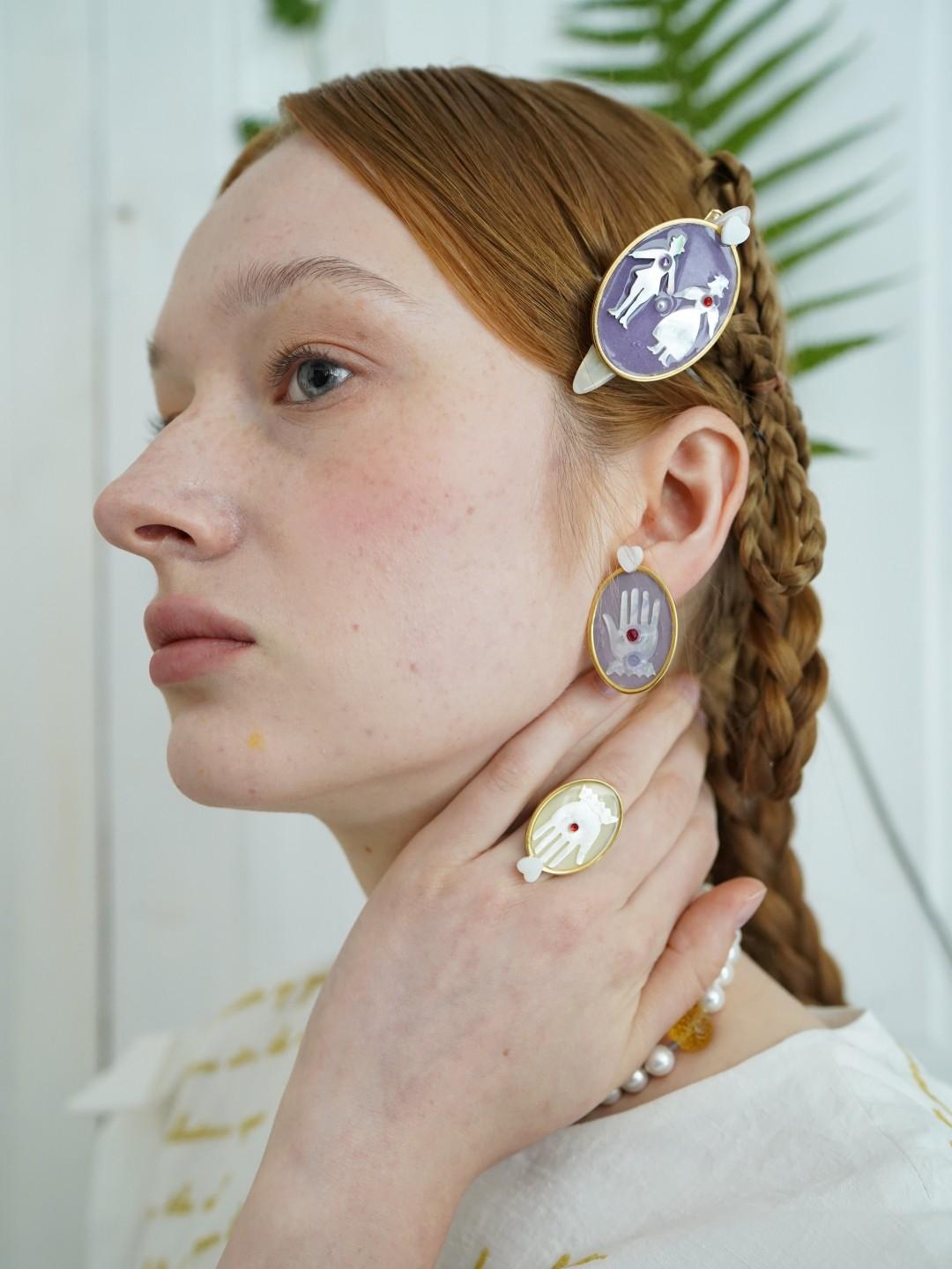 Unlogical Poem Hand/Bird  Oval Natural Shell Handmade Ear-clips