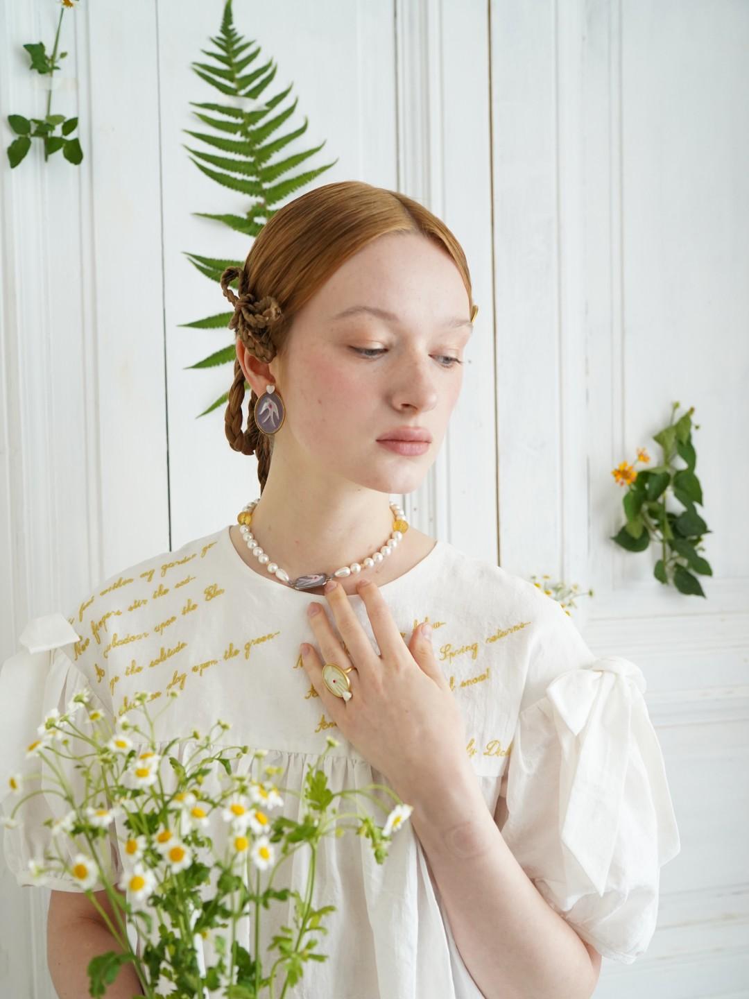 Unlogical Poem Hand/Bird  Oval Natural Shell Handmade Ear-clips