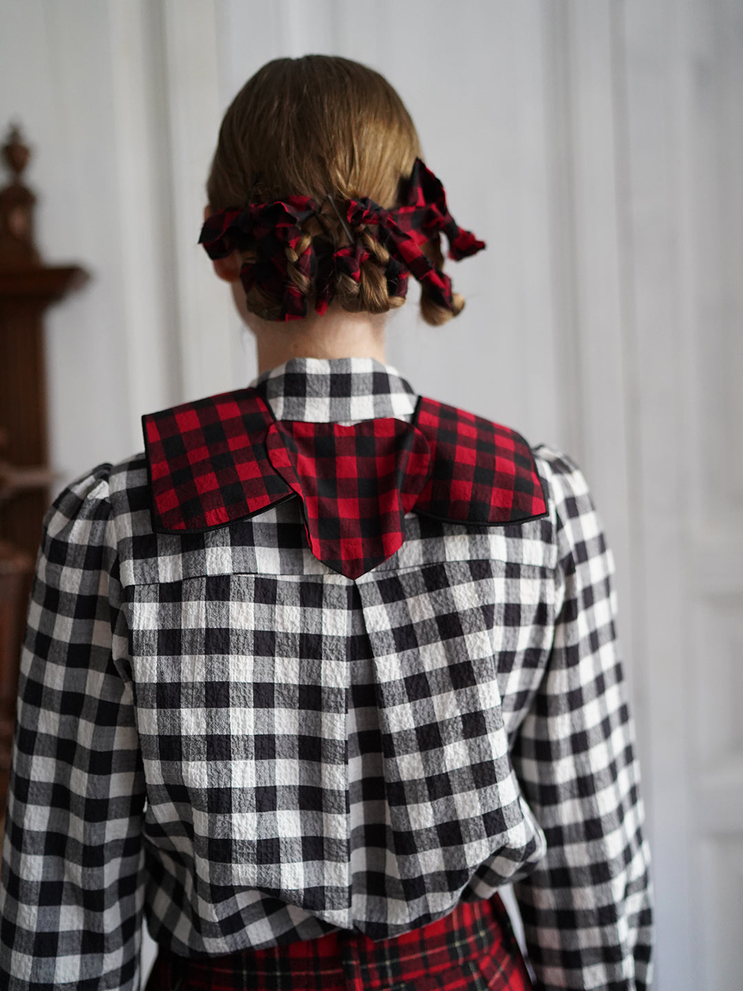 Unlogical Poem Hand Shaped Velvet Gingham Falsecollar Scarf