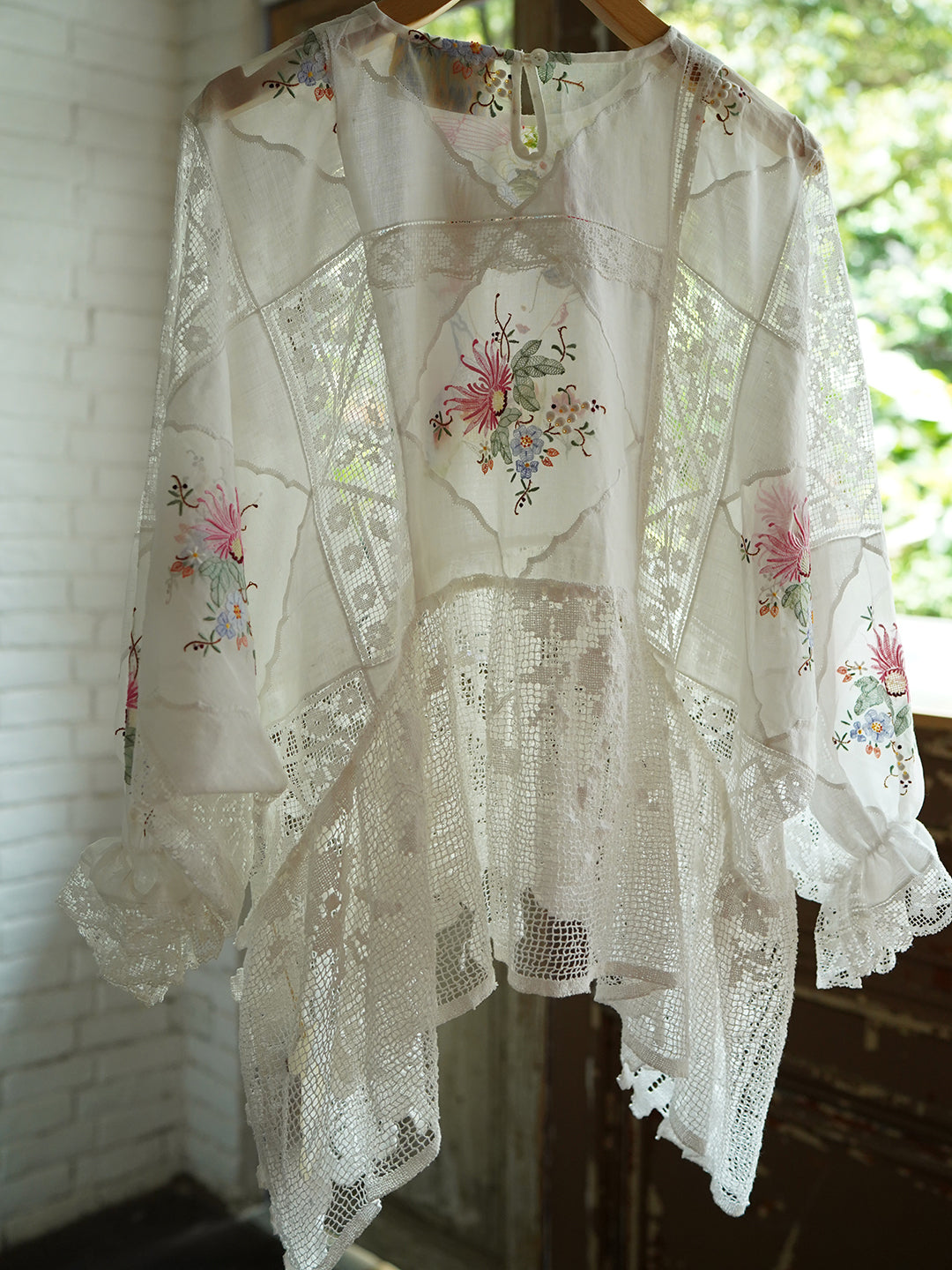 Unlogical Poem Elegant Style Floral Embroidered Patchwork Lace Blouse