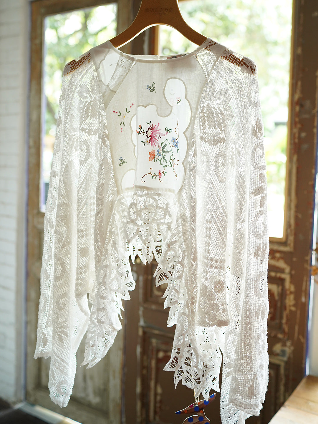 Unlogical Poem Floral Silk Embroidery Patchwork Cotton Lace Blouse