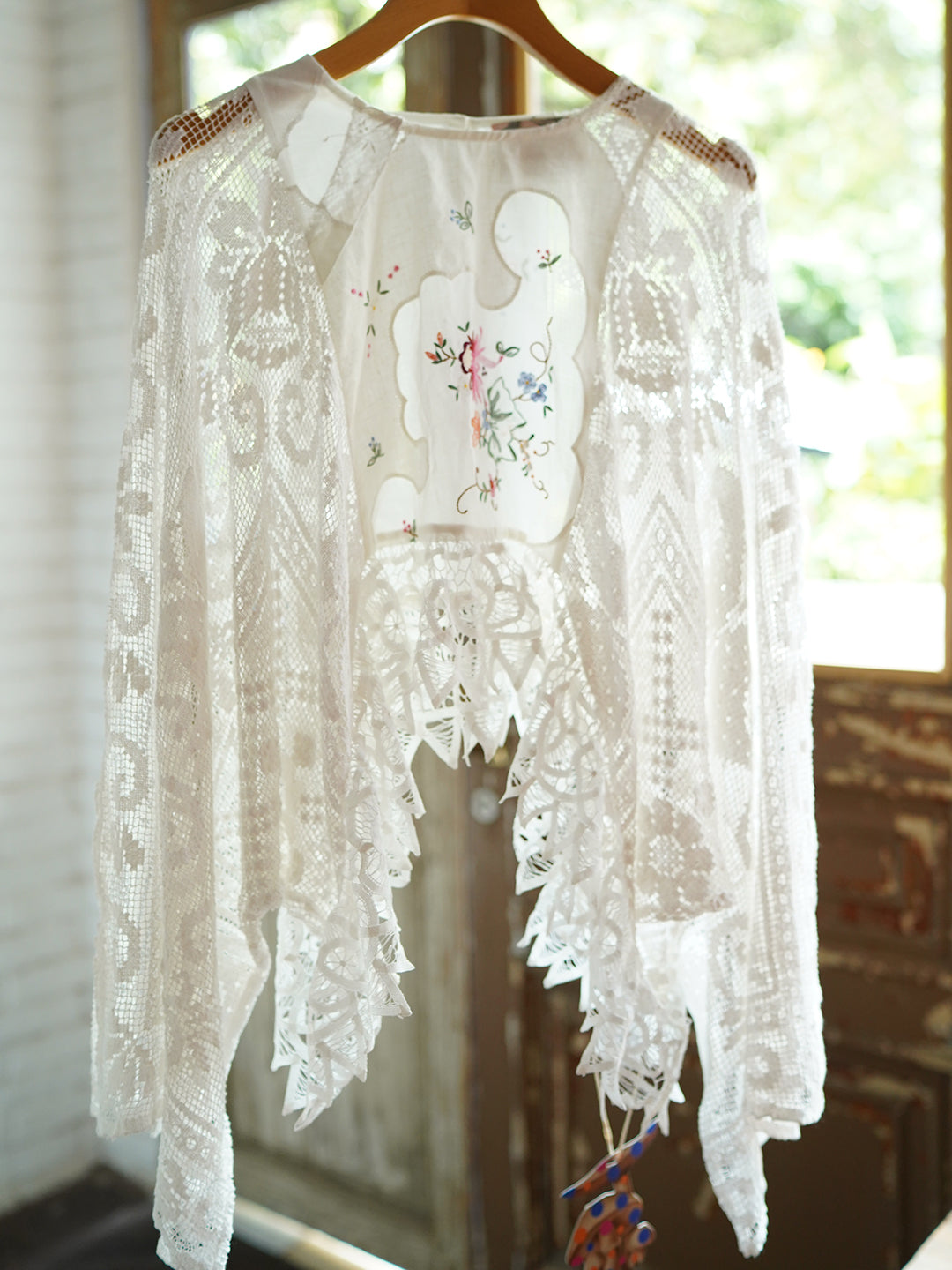 Unlogical Poem Floral Silk Embroidery Patchwork Cotton Lace Blouse