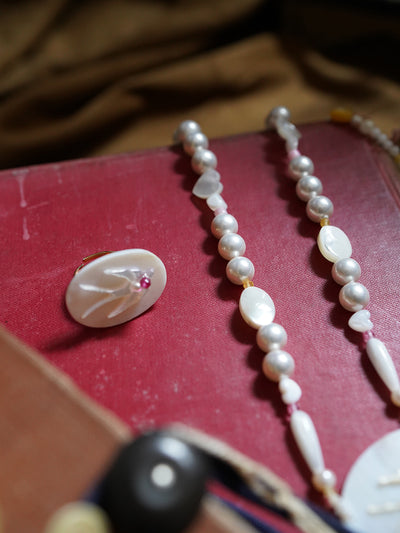 Unlogical Poem Hand/Bird shaped Natural Shell Ring