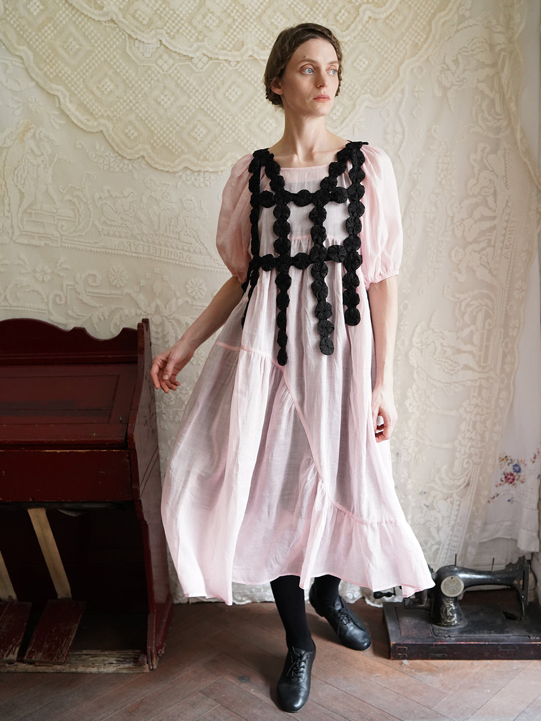 Unlogical Poem Handmade Yoyo Flower Black Smock