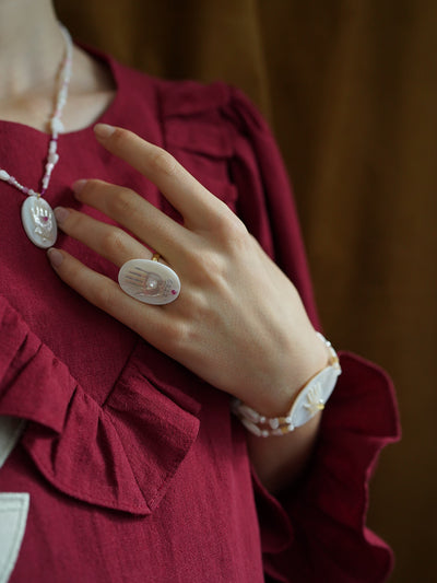 Unlogical Poem Hand/Bird shaped Natural Shell Ring