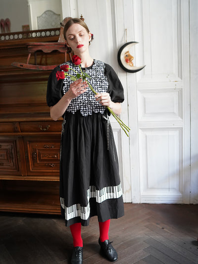 Unlogical Poem Cat Embroidery Reversible Black Gingham Smock