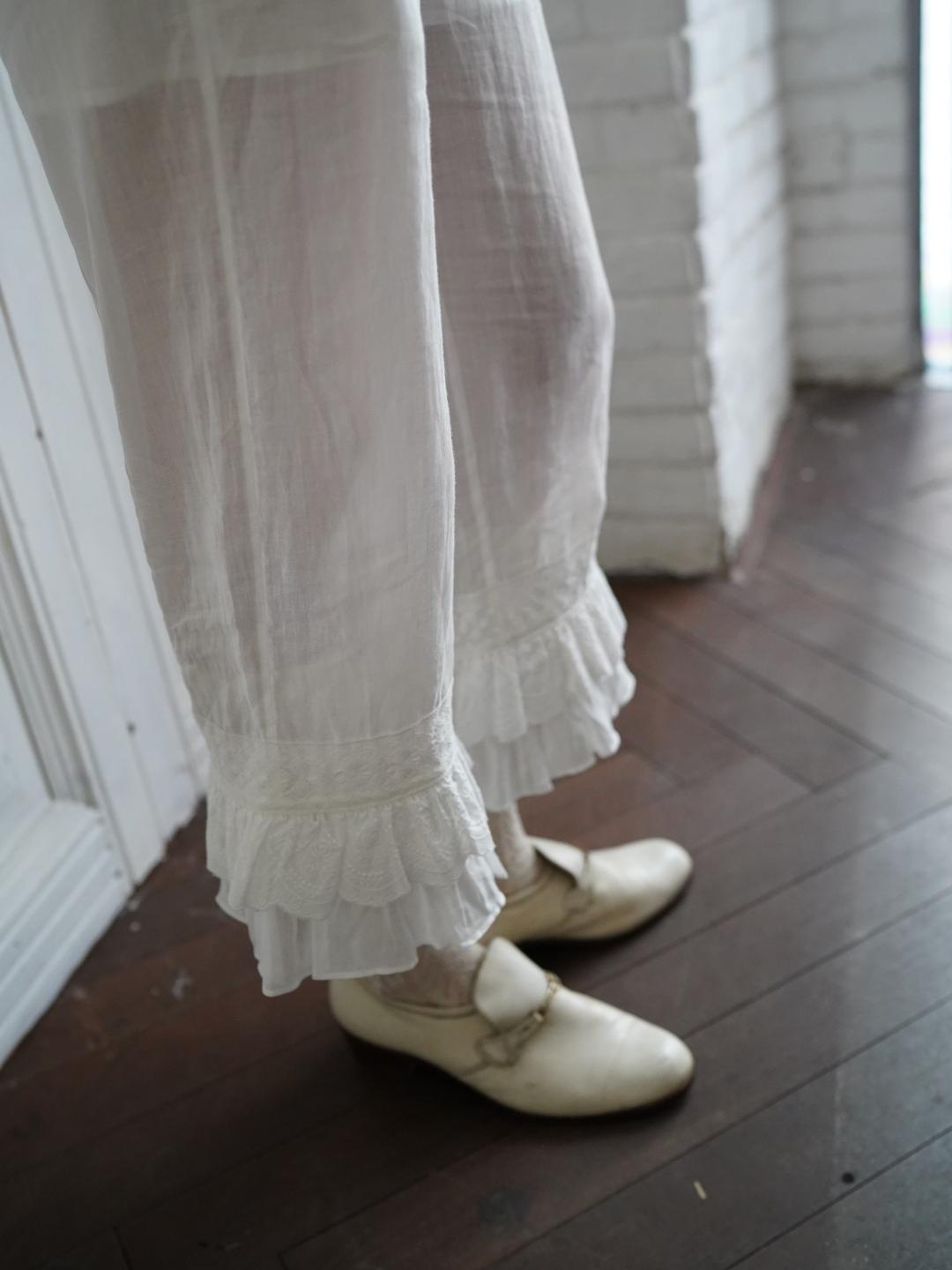 Unlogical Poem Victorian-Style Lace Ruffled Leggings