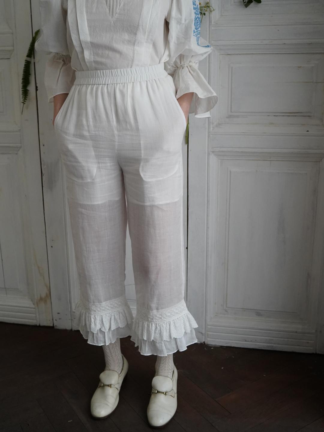 Unlogical Poem Victorian-Style Lace Ruffled Leggings