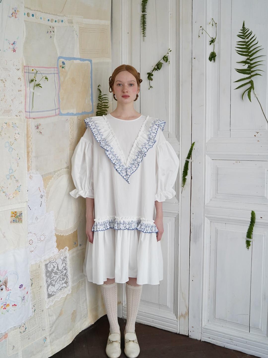 Unlogical Poem V-neck Ruffled Silhouette Embroidered Dress