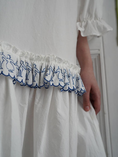 Unlogical Poem V-neck Ruffled Silhouette Embroidered Dress