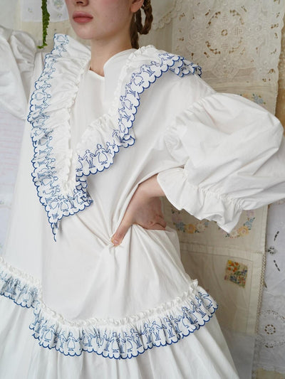 Unlogical Poem V-neck Ruffled Silhouette Embroidered Dress