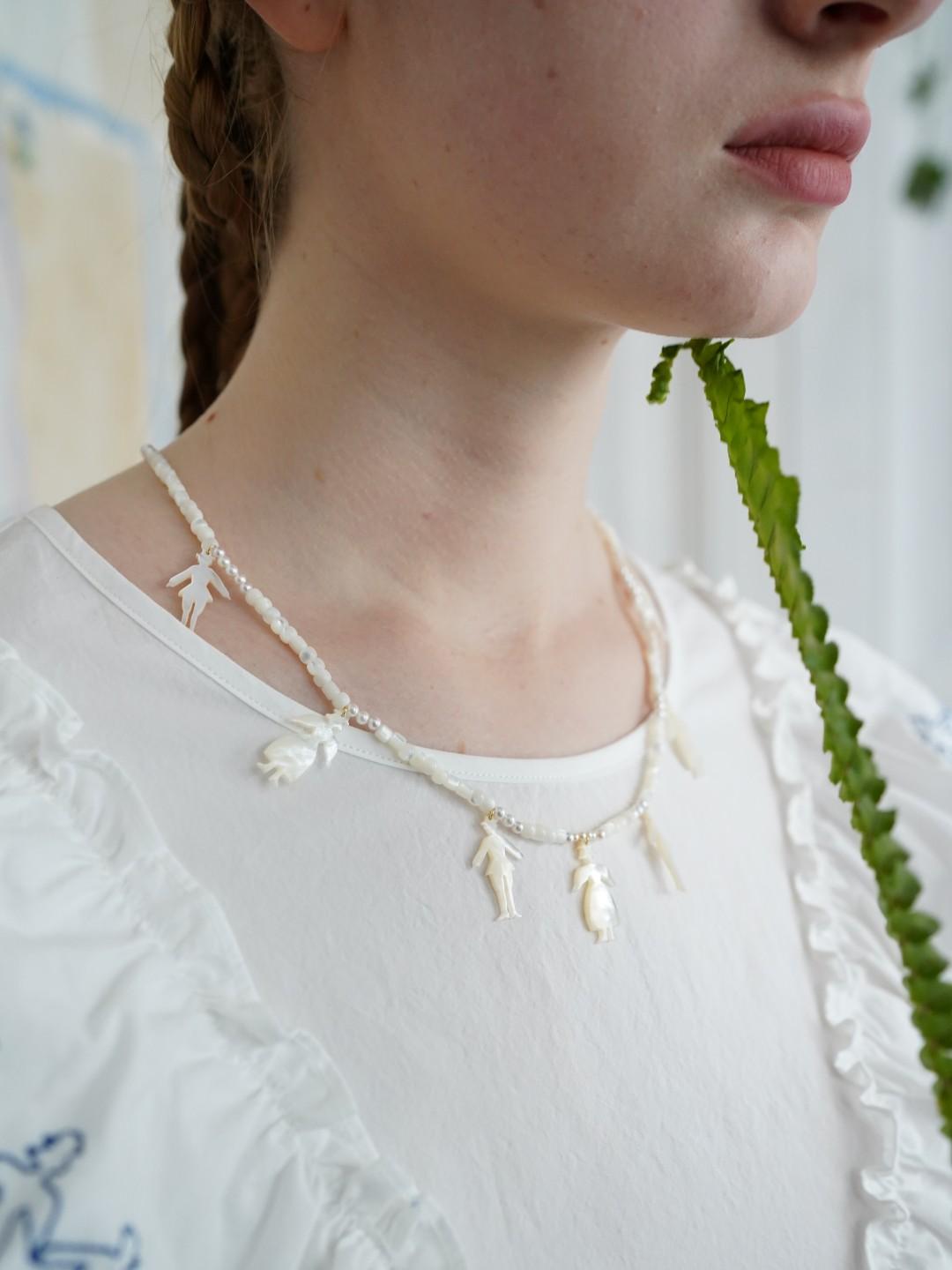 Unlogical Poem Vintage Style Small Person Silhouette Natural Shell Necklace