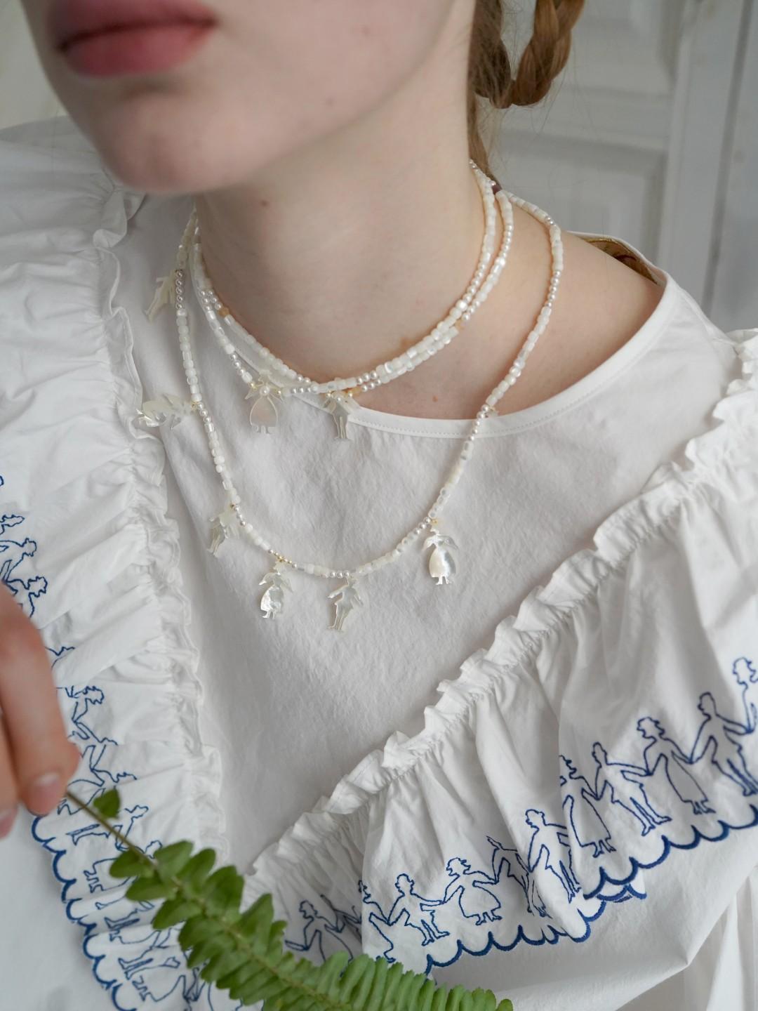 Unlogical Poem Vintage Style Small Person Silhouette Natural Shell Necklace