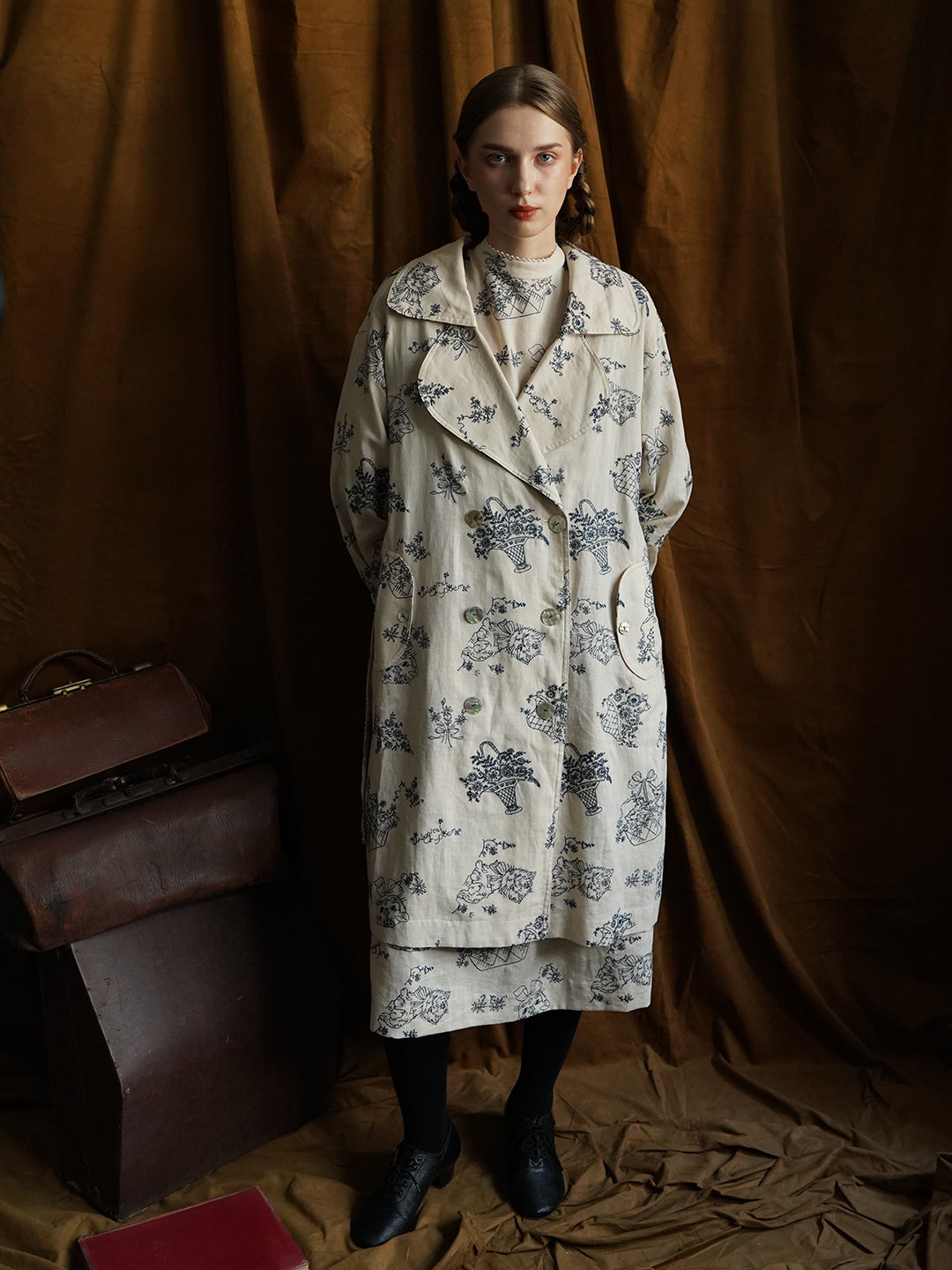 Unlogical Poem Blue Illustration Embroidery Ramie Trench coat