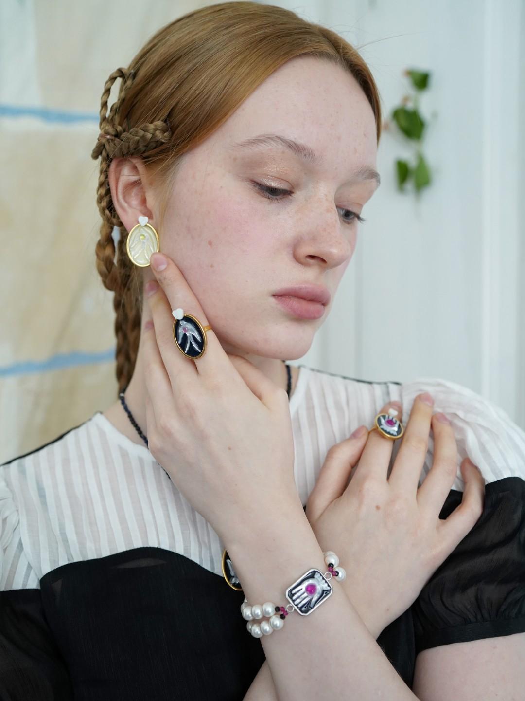 Unlogical Poem Oval Natural Shell Handmade Ear-clips