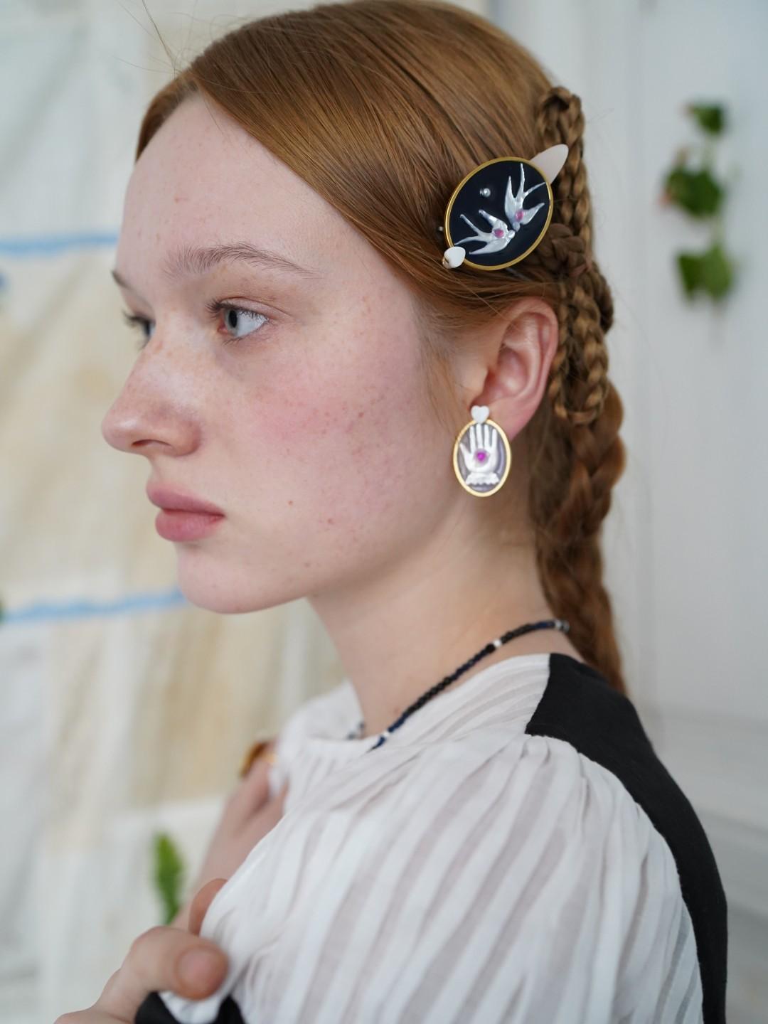 Unlogical Poem Contrasting Colors Handmade Natural Shell Hairpin