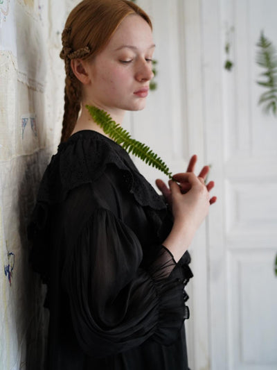 Unlogical Poem V-neck Ruffled Silhouette Embroidered Dress