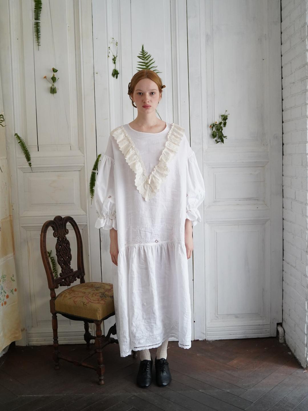Unlogical Poem Floral Embroidered Crochet Long Dress