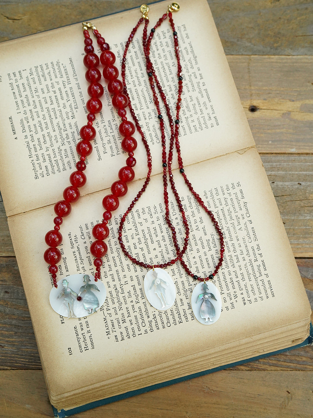 Unlogical Poem Vintage Style Natural Shell Red Agate Necklace