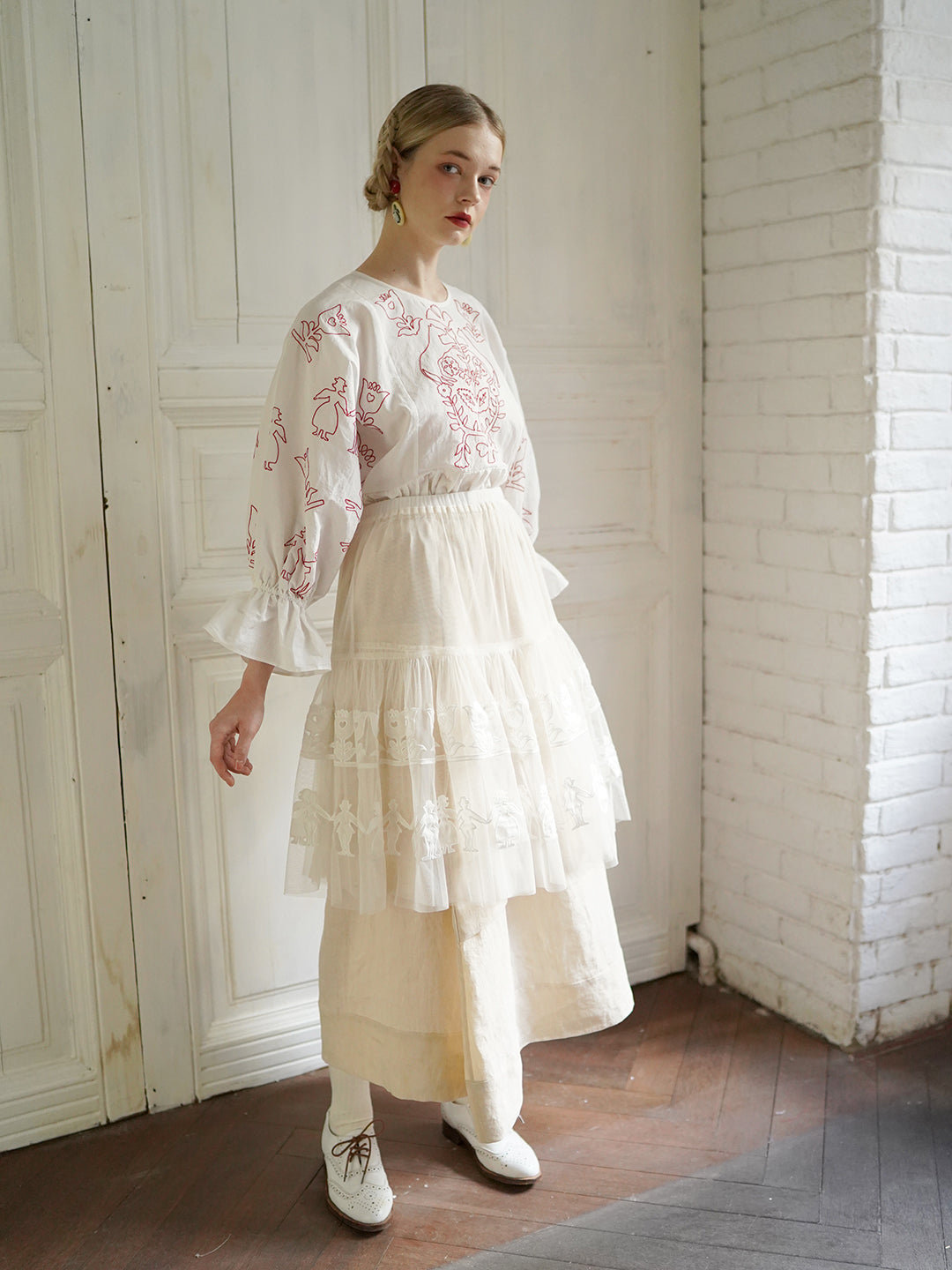 Unlogical Poem Paper-cut Patch Embroidered Mesh Skirt
