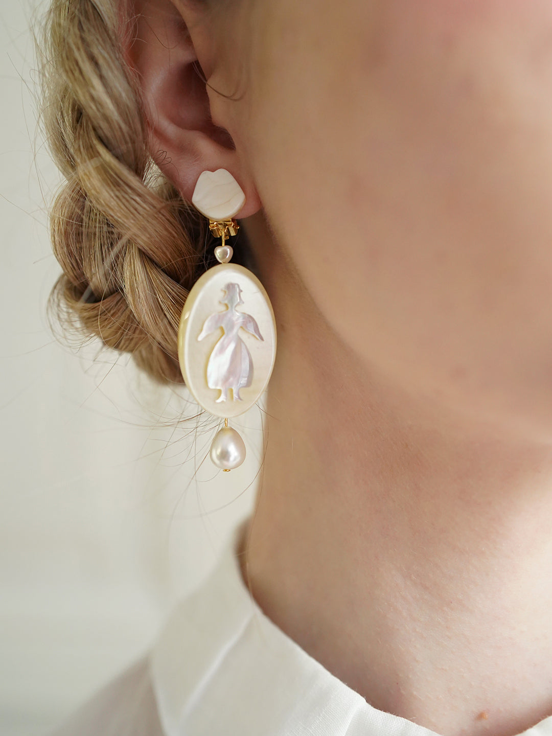 Unlogical Poem Paper-cut Style Natural Shell Ear-clips