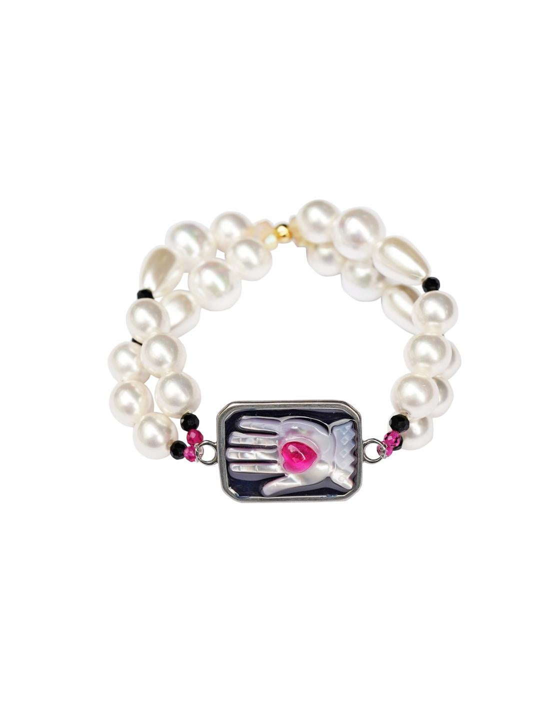 Unlogical Poem Hand-shaped Natural Shell Bracelet