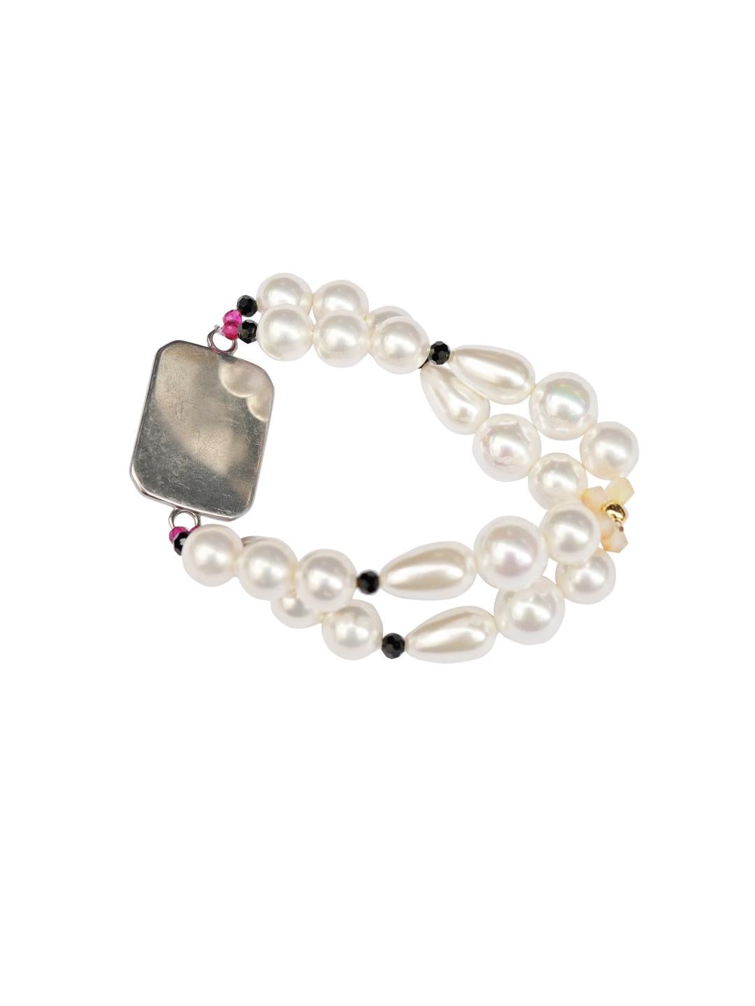 Unlogical Poem Hand-shaped Natural Shell Bracelet