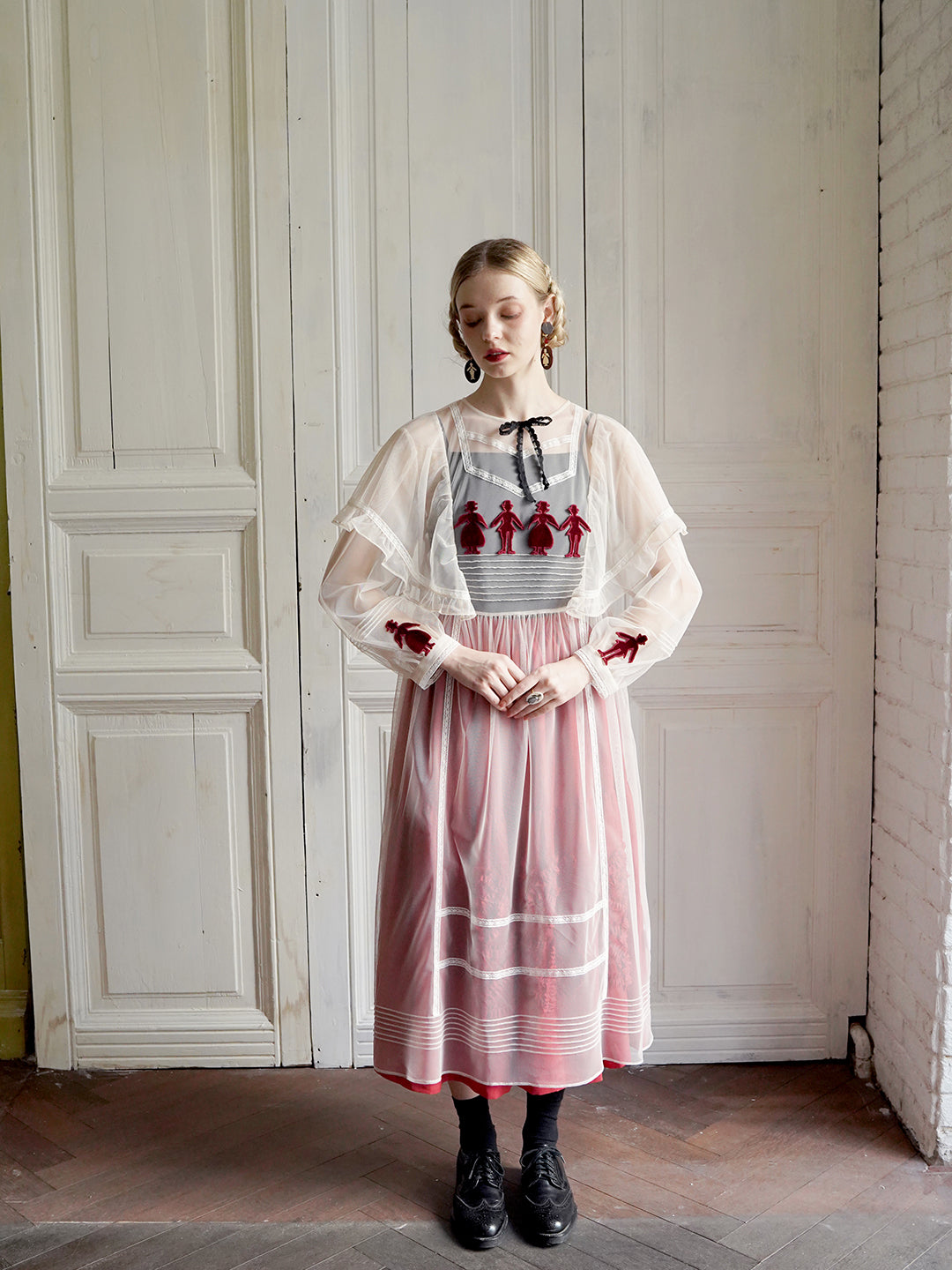 Victorian Style Velvet Paper-cut Patch Embroidered Dress 