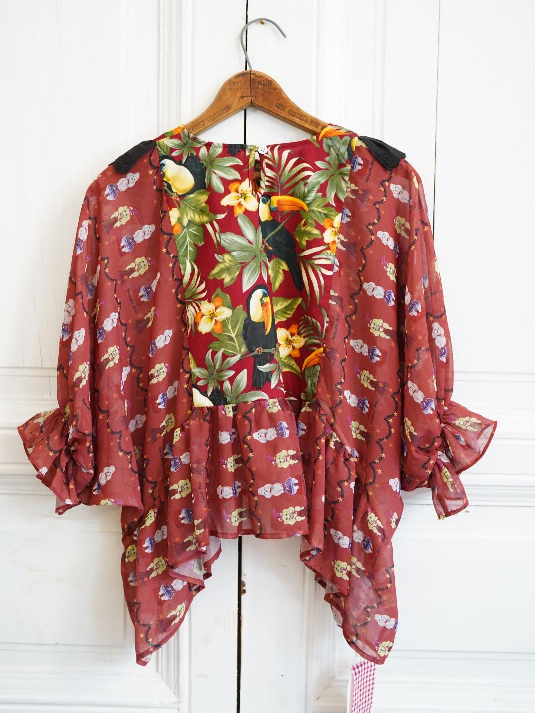 Unlogical Poem Circus Illustration Print Lace Trim Bat Sleeves Blouse