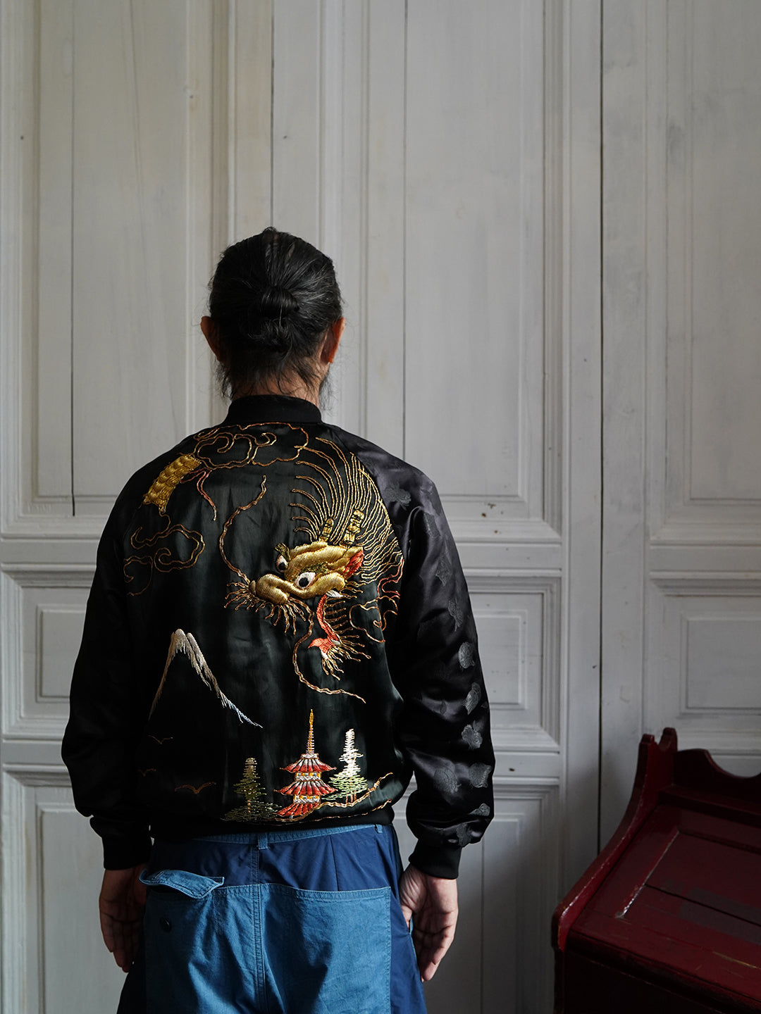 Unlogical Poem Classical Style Gold Embroidery Souvenir Jacket