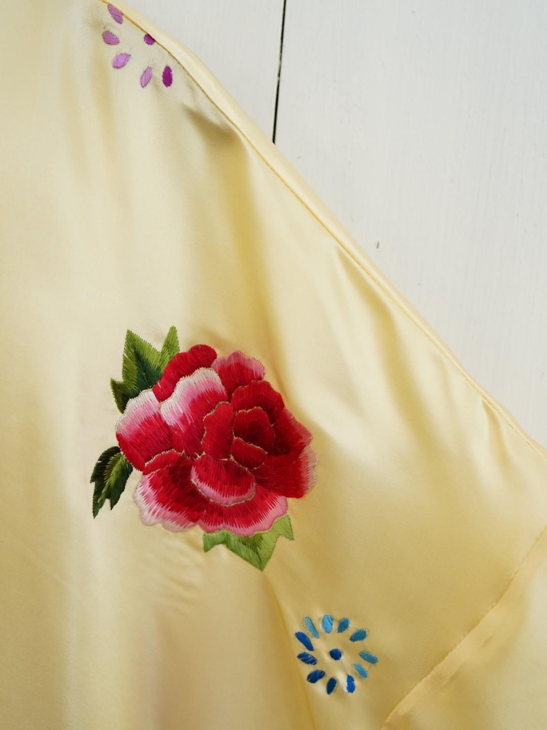 Unlogical Poem  Peony & Lovebirds Embroidered Silk Straight Collar Front Opening Short Blouse