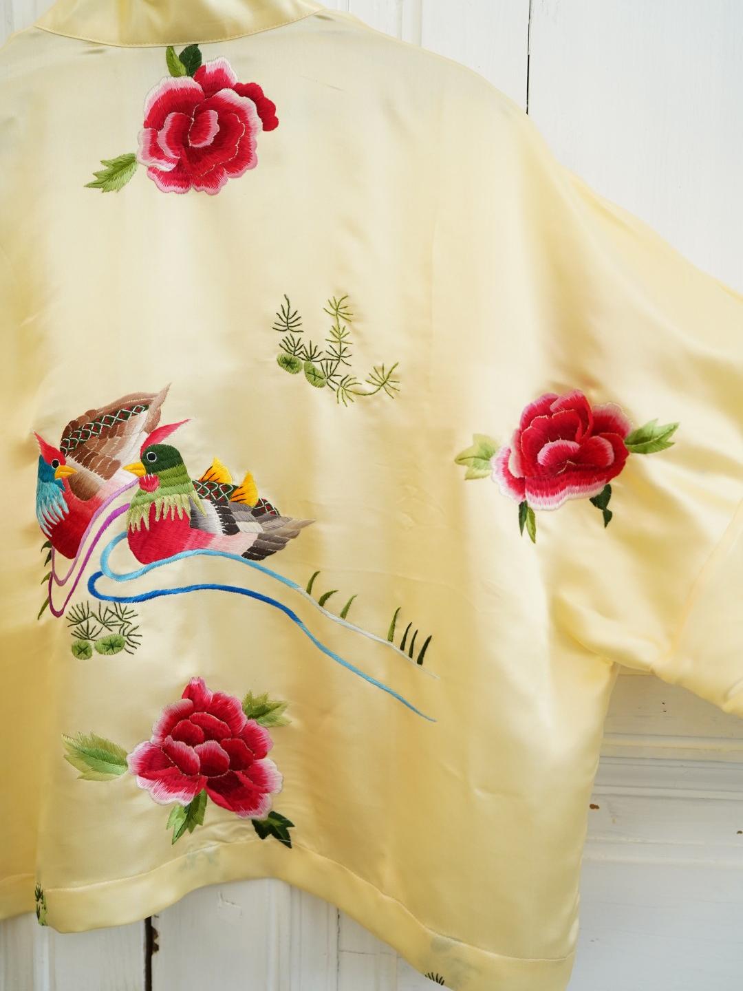 Unlogical Poem  Peony & Lovebirds Embroidered Silk Straight Collar Front Opening Short Blouse