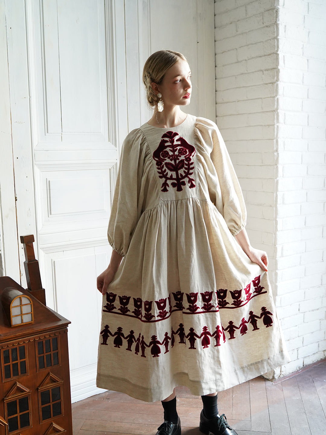 Unlogical Poem Paper-cut Flocked Embroidered Cape Sleeve Dress