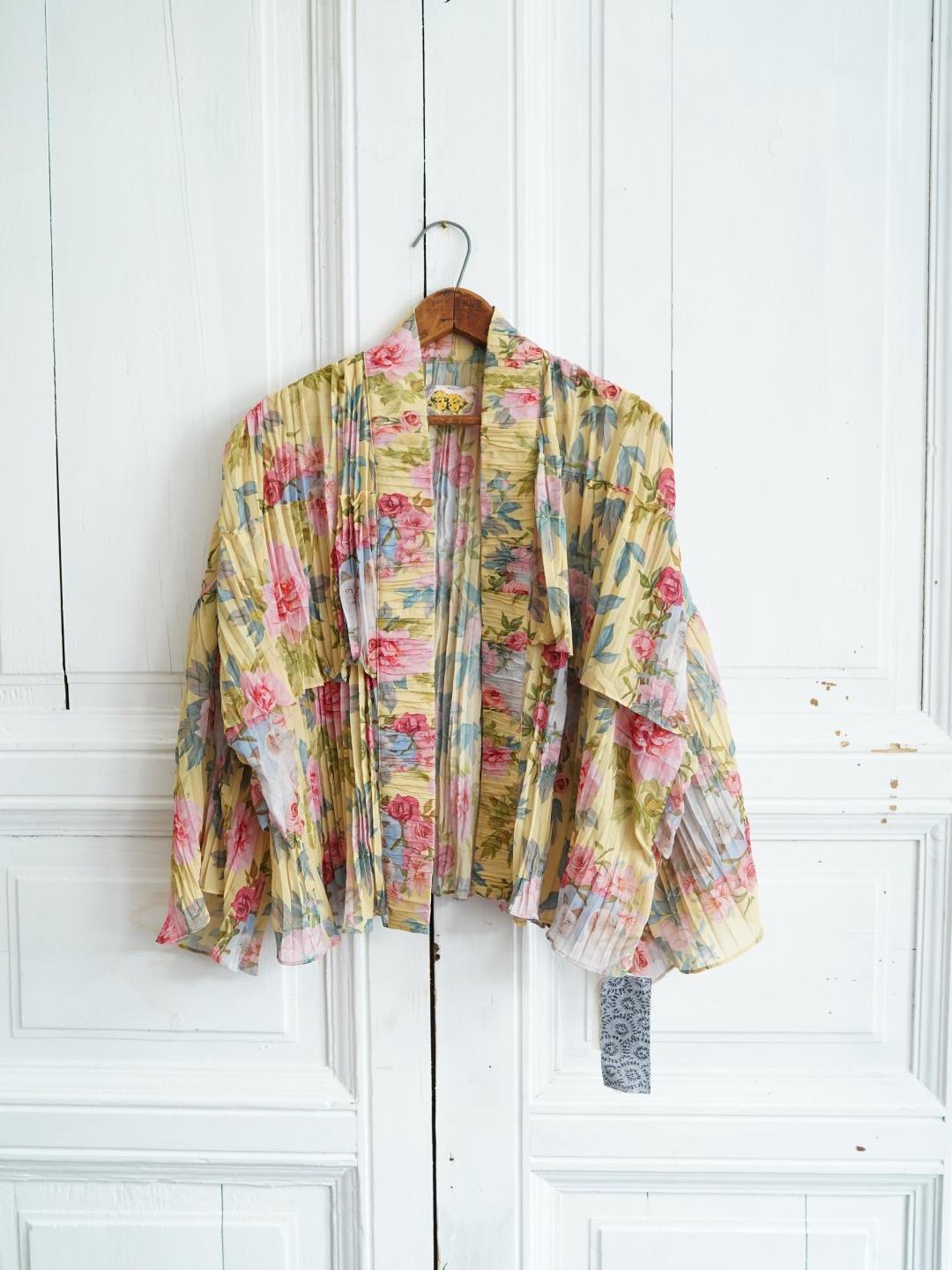 Unlogical Poem Cat & Floral Illustration Print Crinkled Chiffon  Kimono