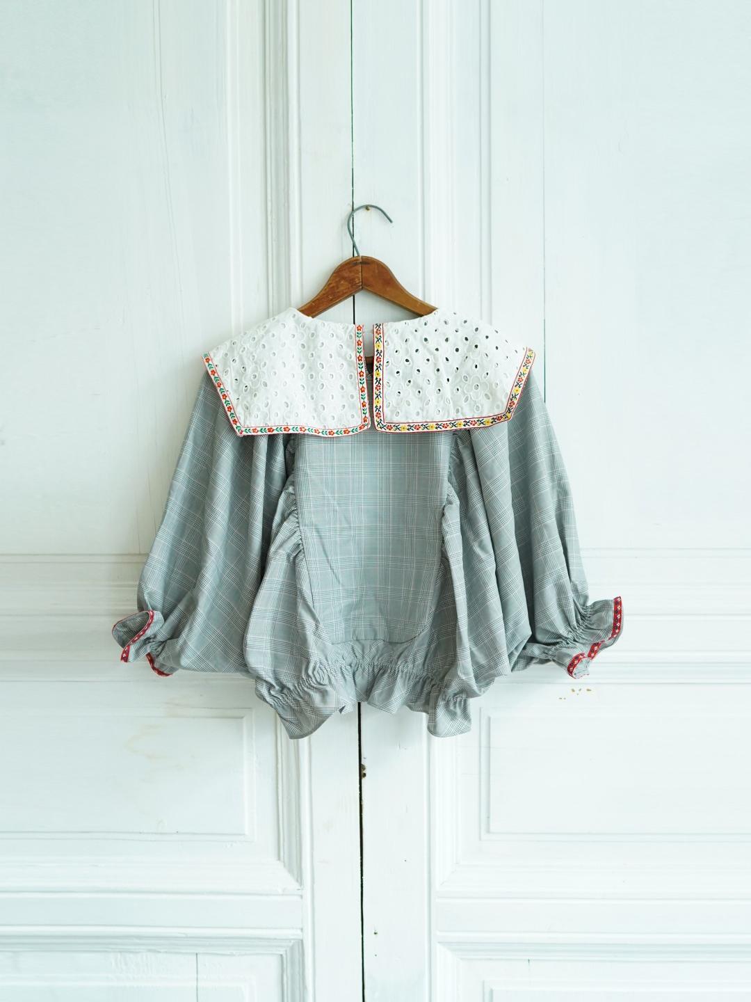 Unlogical Poem Folk Floral Collage Embroidered Bat-Sleeve  Blouse