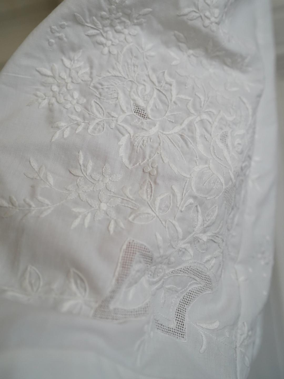 Unlogical Poem Puff Sleeve Embroidered Dress