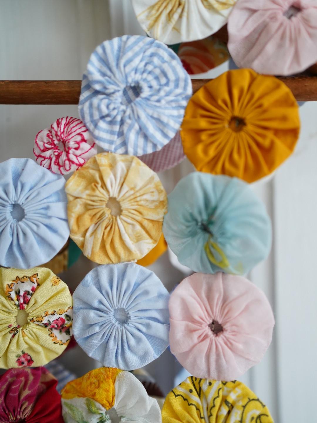 Unlogical Poem Heavy-Duty Colorful Yo-Yo Flower Tie-Back Vest