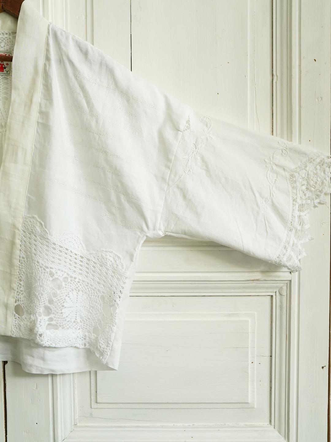Unlogical Poem Heavily Embroidered Vintage-Style Cotton Fabric Kimono