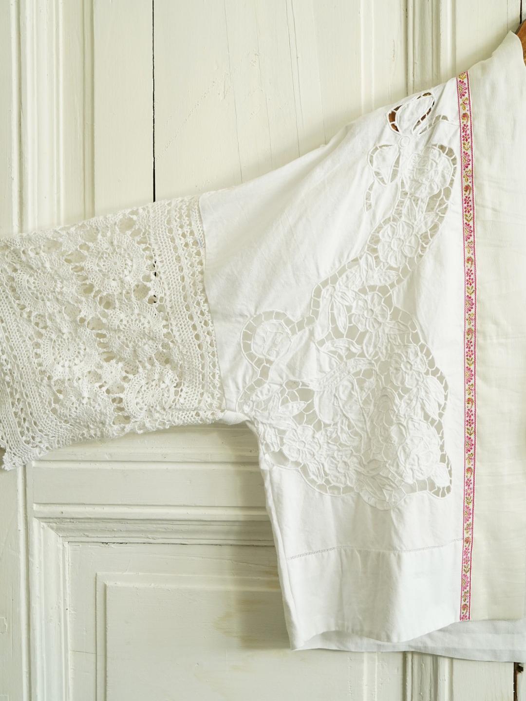 Unlogical Poem Heavily Embroidered Vintage-Style Cotton Fabric Kimono