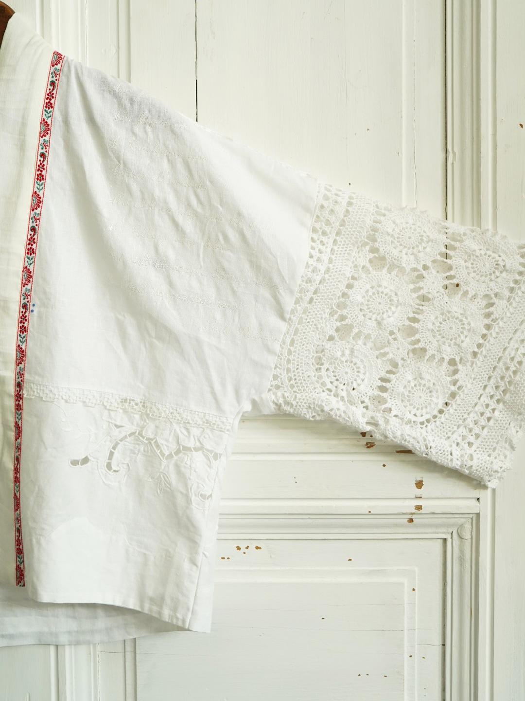 Unlogical Poem Heavily Embroidered Vintage-Style Cotton Fabric Kimono