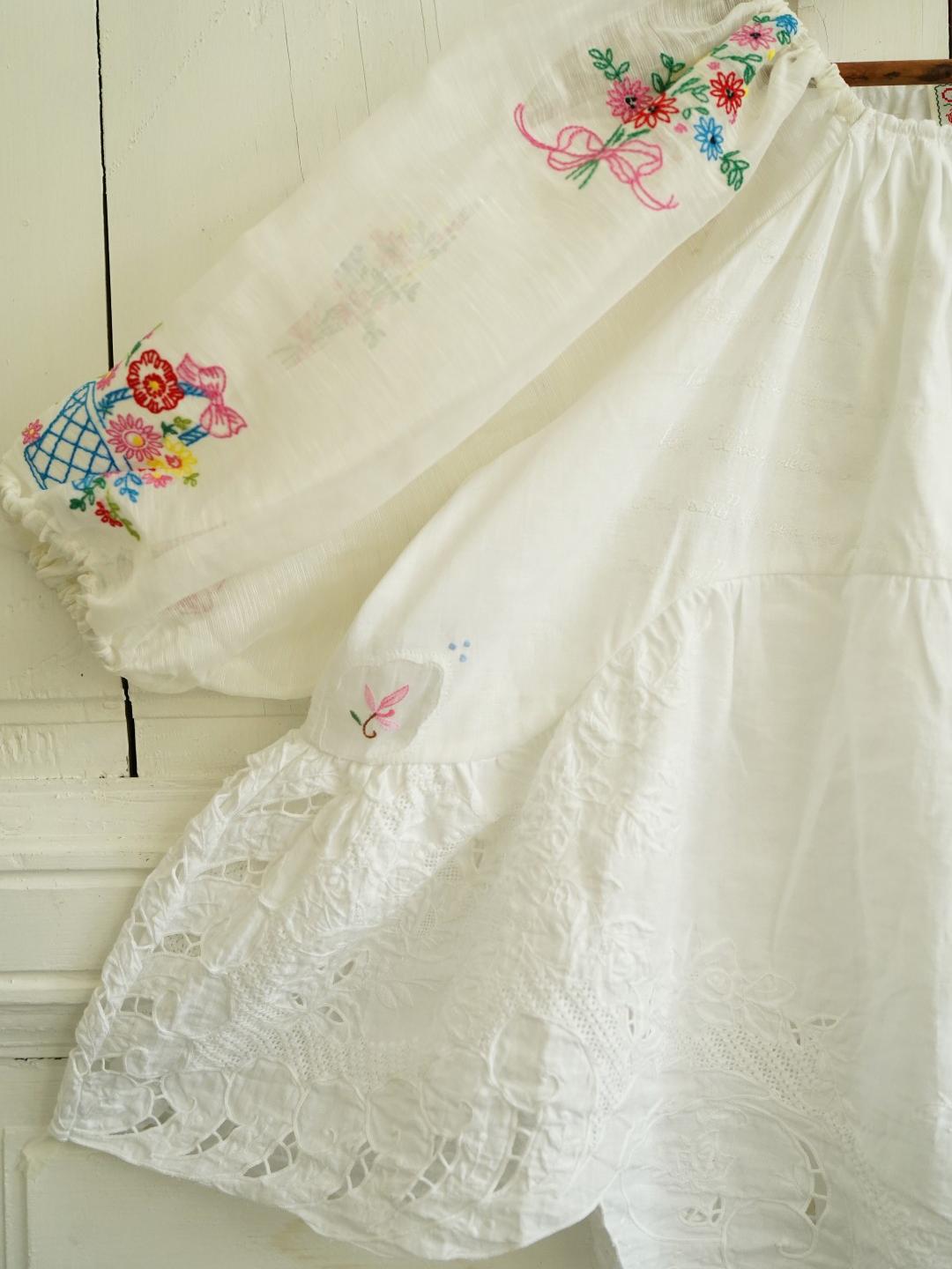 Unlogical Poem Antique Cotton Poetry-Embroidered Crochet Blouse