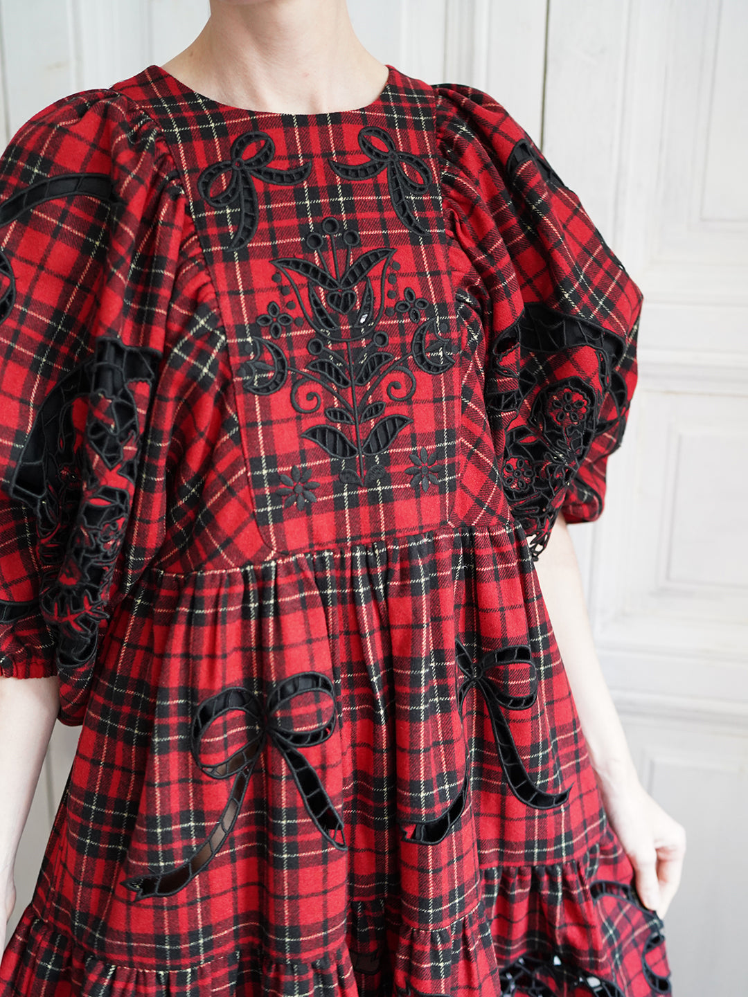 Unlogical Poem Victorian-style Paper-cut Pattern Hollow Embroidery Tartan Woolen Dress